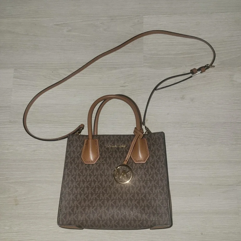 Michael Kors Signature Monogram Bedford‎ Travel Small Top Zip Tote Brown luxury